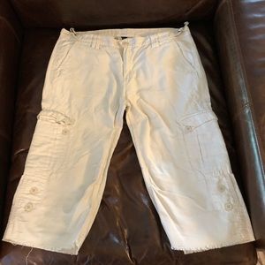 EUC LUCKY Brand Cropped Cargo Capris Cream Size 32